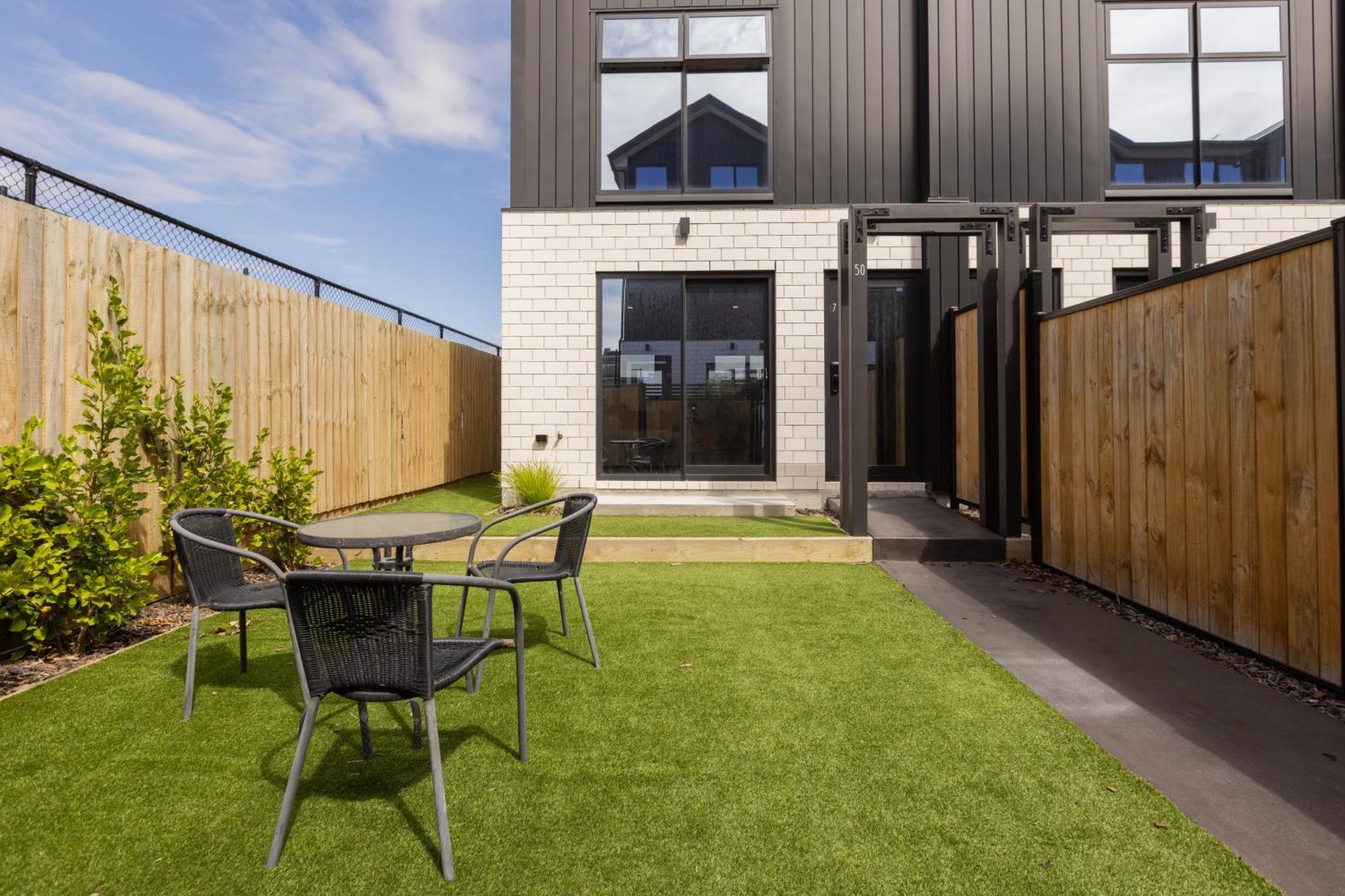 Luxury 2 Bedroom Townhouse By Hagley Park In Cbd Christchurch Exterior photo